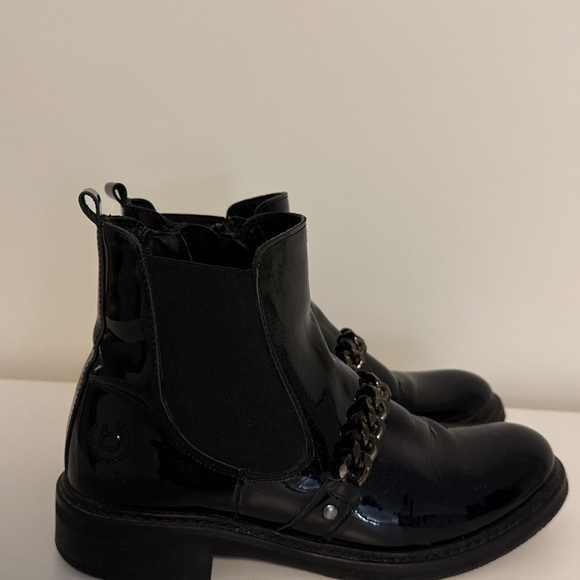 Bugatti Ankle Boots with Chain - Picture 4 of 5